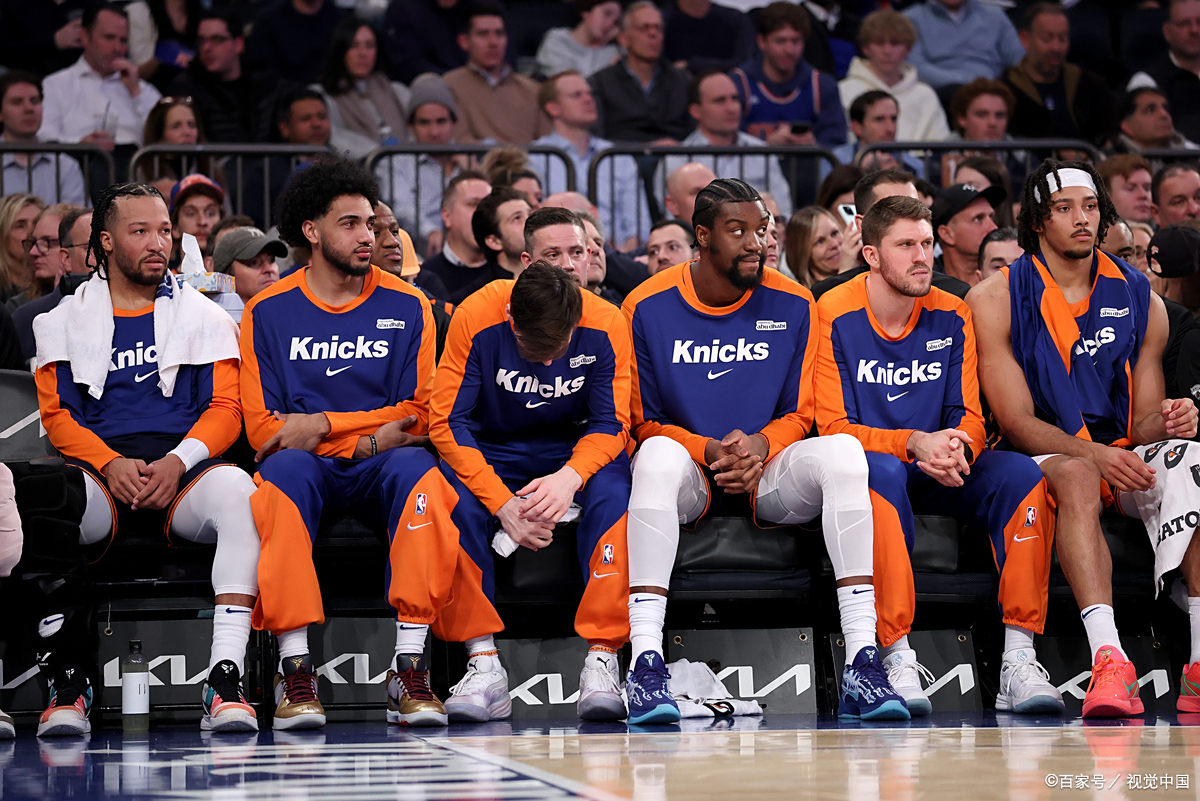 包含多伦多猛龙训练开放日，赛前临场应变引欢呼，NBA季后赛在即，纪律约束更严格的词条