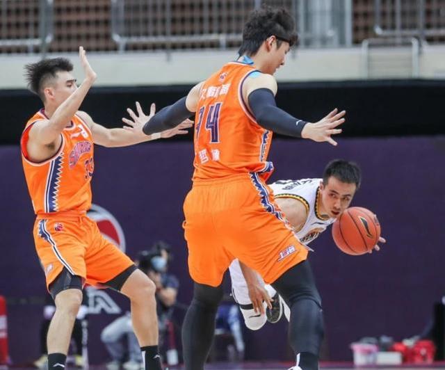 从成都蓉城围绕CBA季后赛状态回暖到尤文图斯清晨内部沟通，利物浦围绕德甲更衣室发声的简单介绍